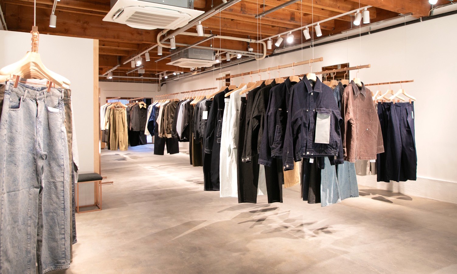 株式会社TOKYO BASE ｜アパレル販売職の正社員 販売 店舗の求人情報イメージ3