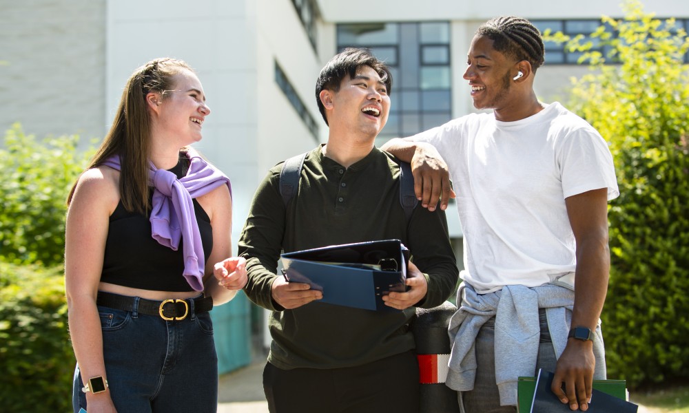 現地採用（海外） 講師・インストラクター 教室長（スクールマネージャー） その他（教育系） 経営企画・事業企画・業務企画 教室 オフィスの求人情報イメージ3