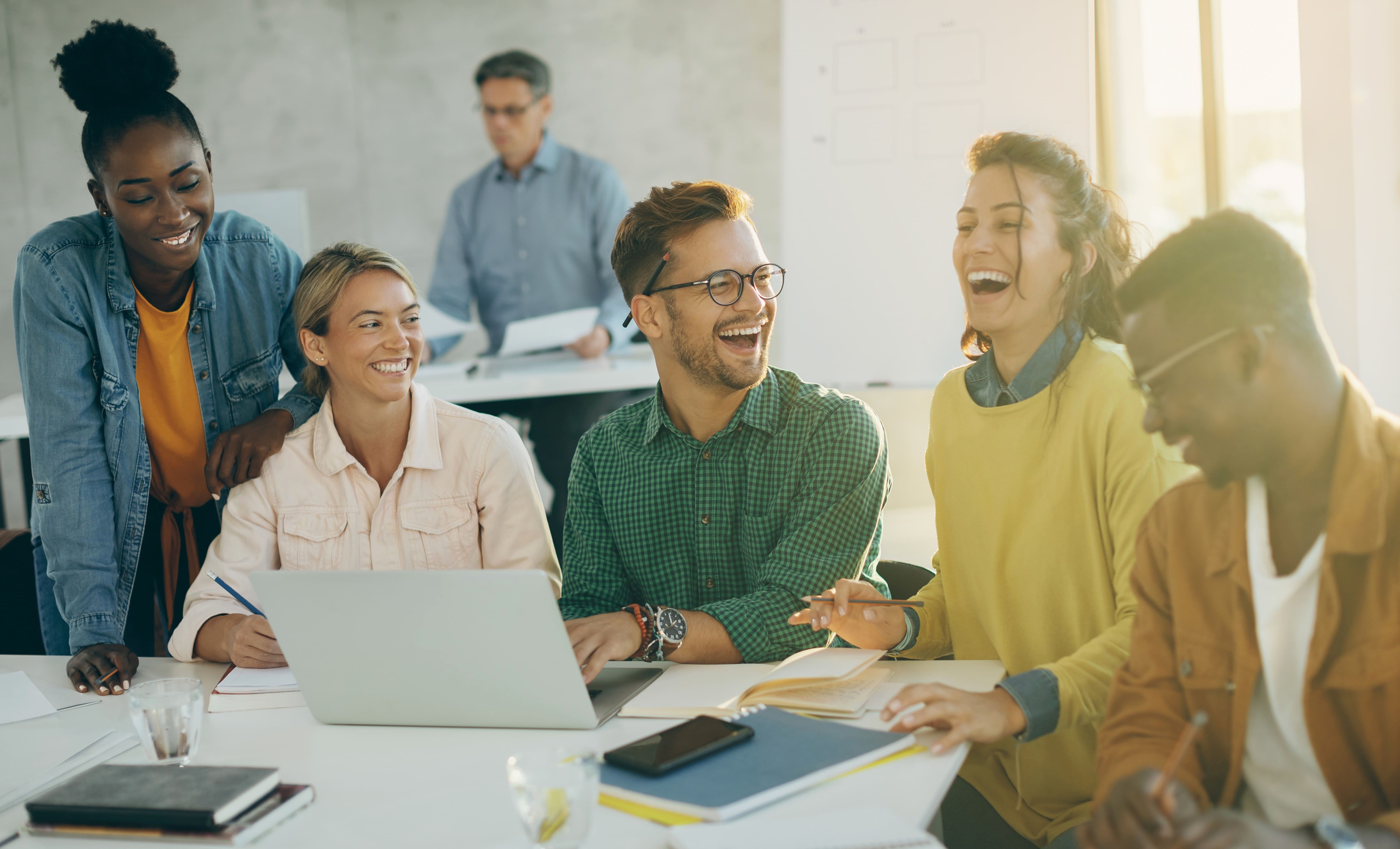 ｜ITエンジニアの正社員 ITエンジニア（SE・Web・アプリ・ソフトウェア開発） ITサポート オフィス求人イメージ