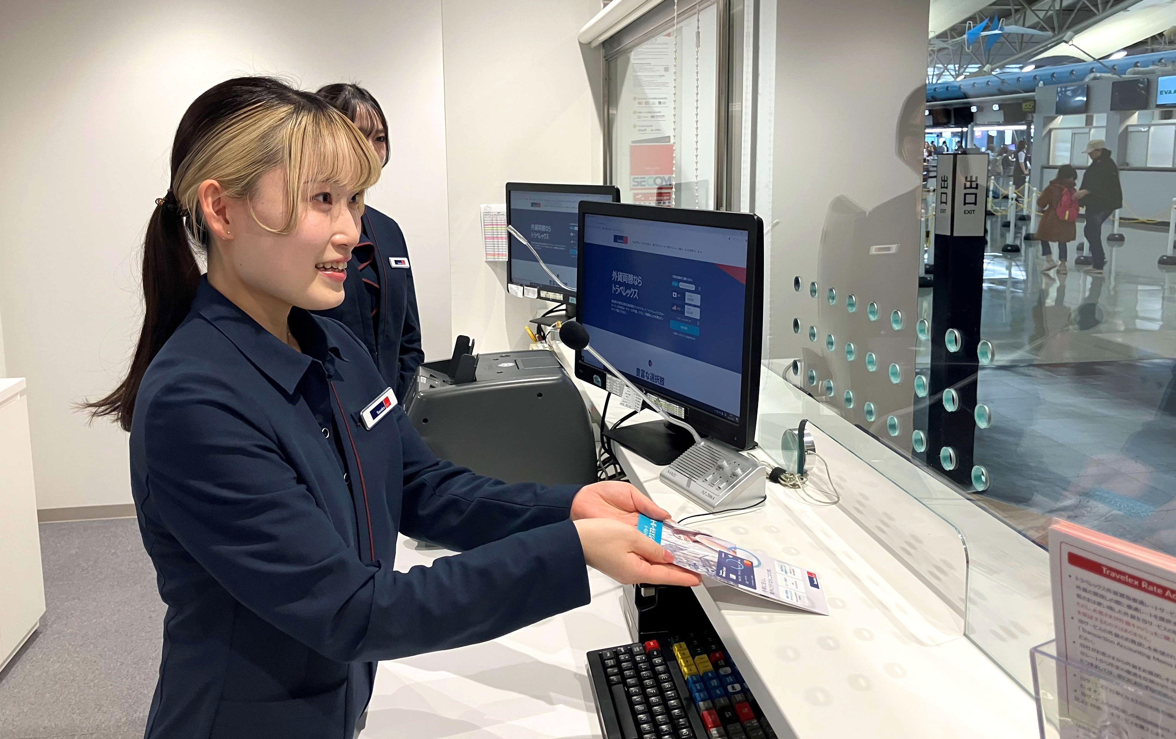 トラベレックスジャパン株式会社 ｜外貨両替スタッフ（新卒／第二新卒採用）の正社員 インフォメーション・受付 その他（空港・観光関係） 販売 一般事務・営業事務 受付事務 店舗の求人情報イメージ2