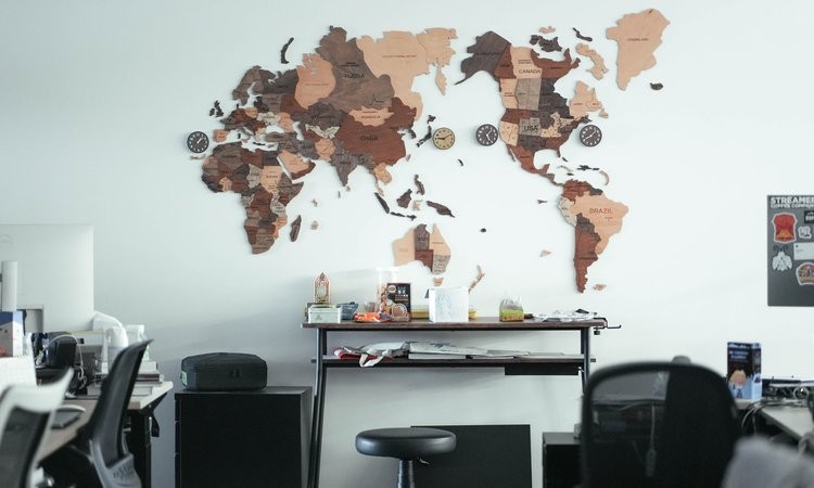 正社員 通訳・翻訳 管理・事務 オフィスの求人情報イメージ4